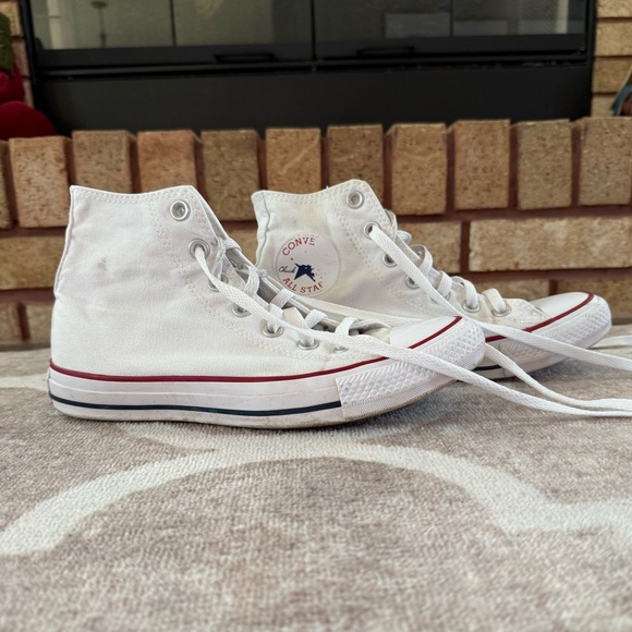 Converse Shoes - Women’s white converse size 7.5
